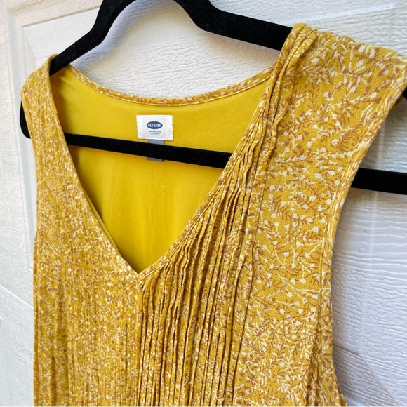 NWOT Old Navy mustard floral midi dress size Medium. Small pleating  on chest. - Picture 3 of 9
